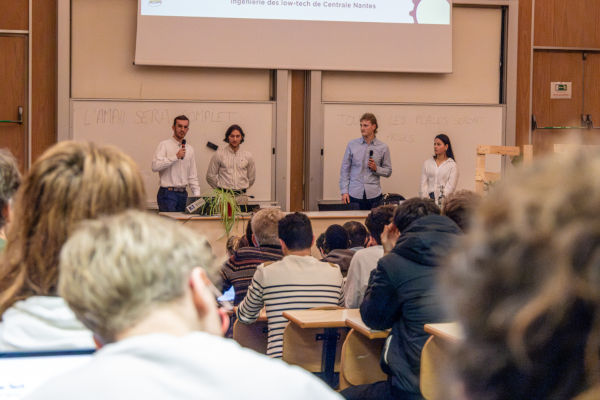 Photo de la table ronde avec les étudiantes et étudiants de l'option Ingénierie des low tech