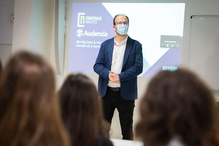 Jean-Baptiste Avrillier, directeur de Centrale Nantes, s'adresses aux étudiants