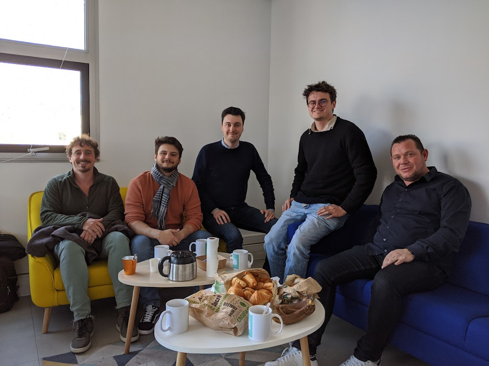 De gauche à droite : Liad PASKIN (deepmath), Bruno TESSARO (deepmath), Antoine FREOUR (Weemo), Brody BOUDAILLER (Rénovation Sociale), Nicolas SIMON (NeoBi Engineering) 