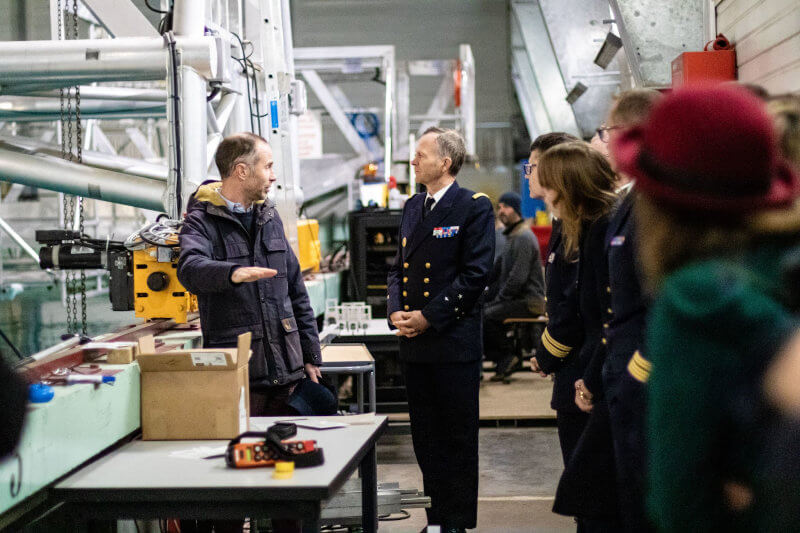 Le vice-amiral Laurent Hemmer visite les bassins de génie océanique de Centrale Nantes