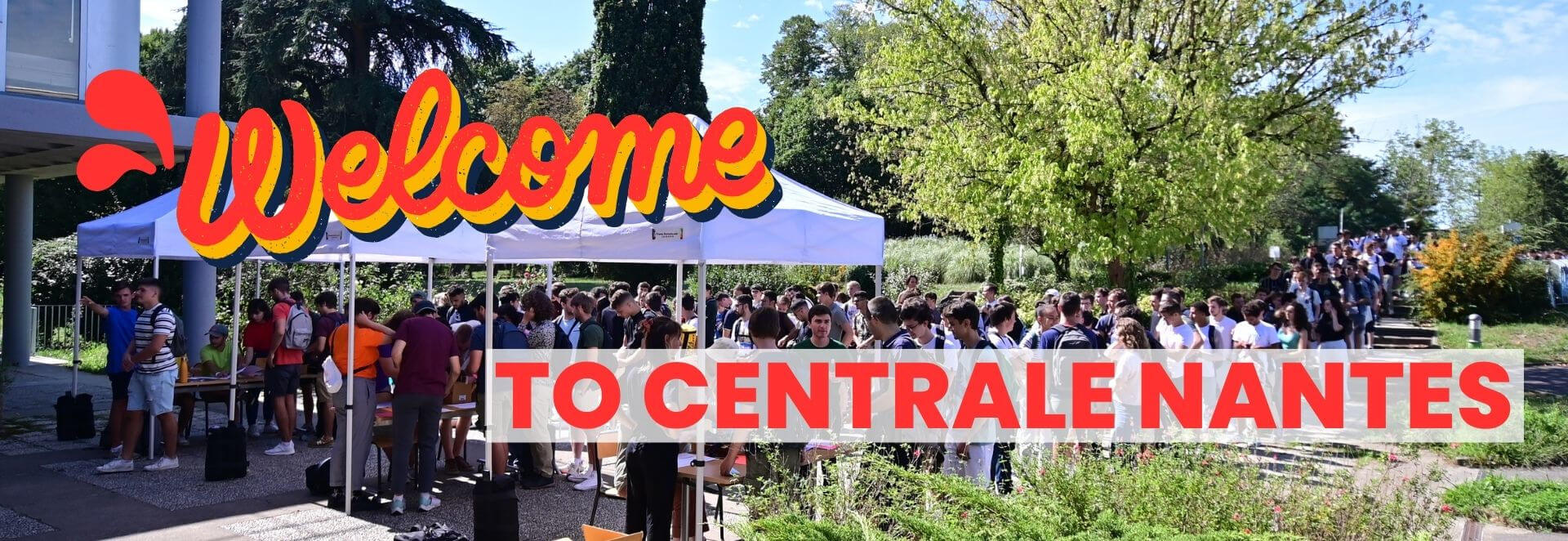 Photo d'étudiants à la rentrée avec écrit dessus Welcome to Centrale Nantes
